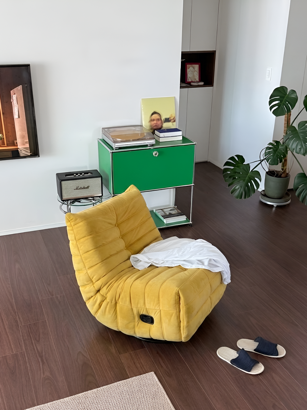 Luna Swivel Recliner