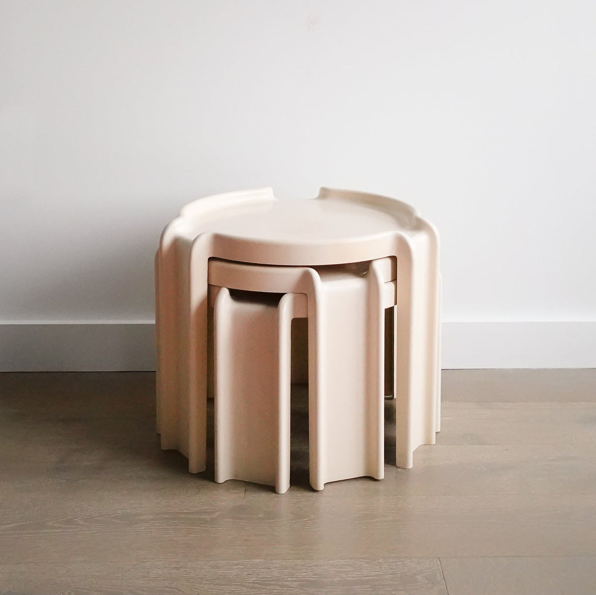 Giotto Table
