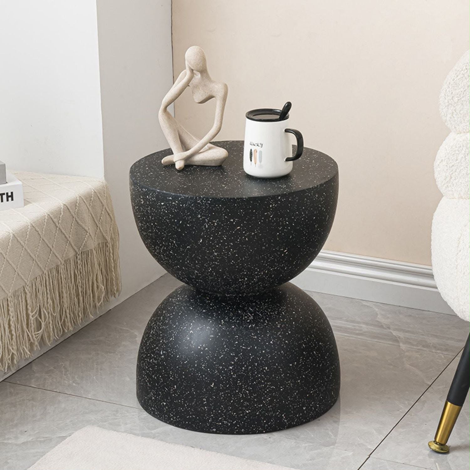 NoirEssence  Table