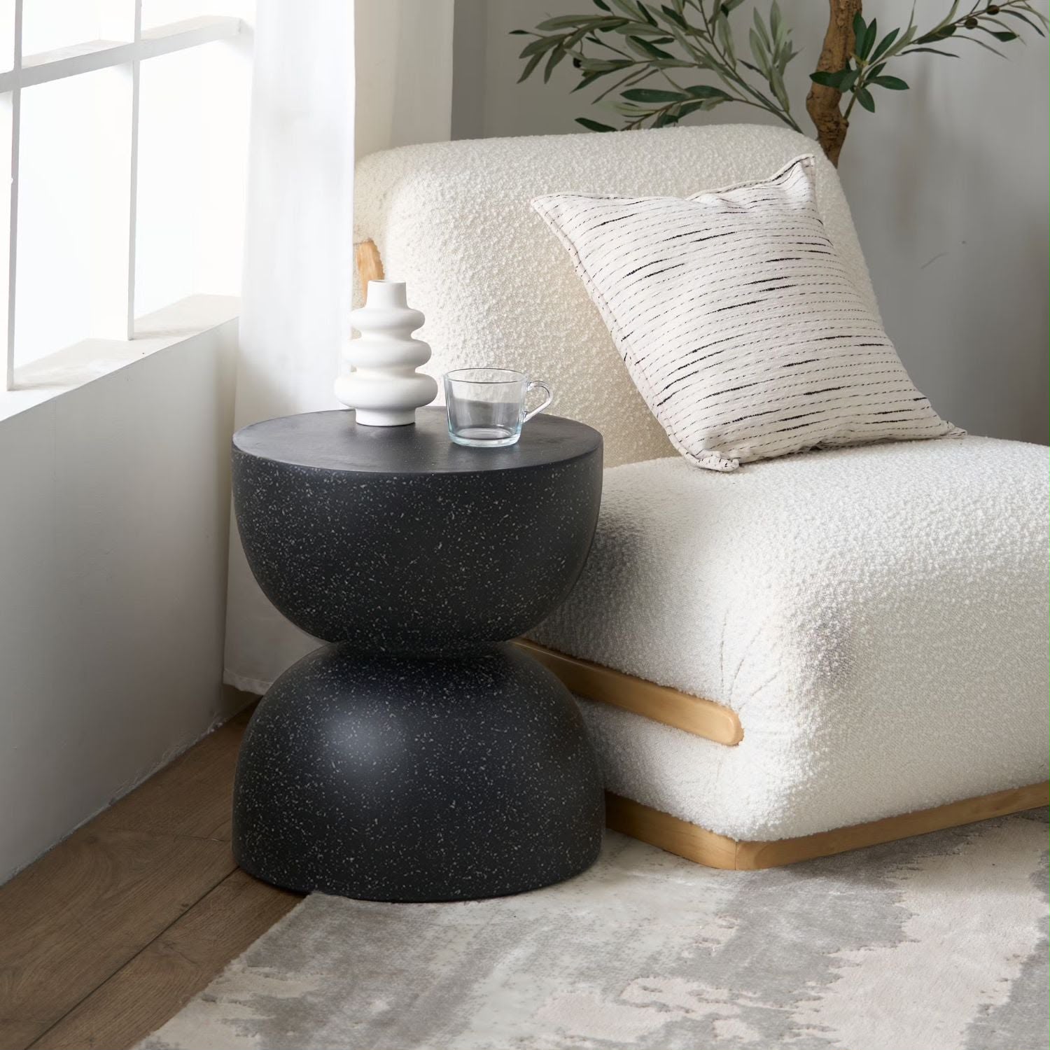 NoirEssence  Table